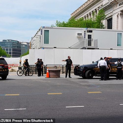 Man detained after trying to jump White House fence with President Trump inside (Photos)