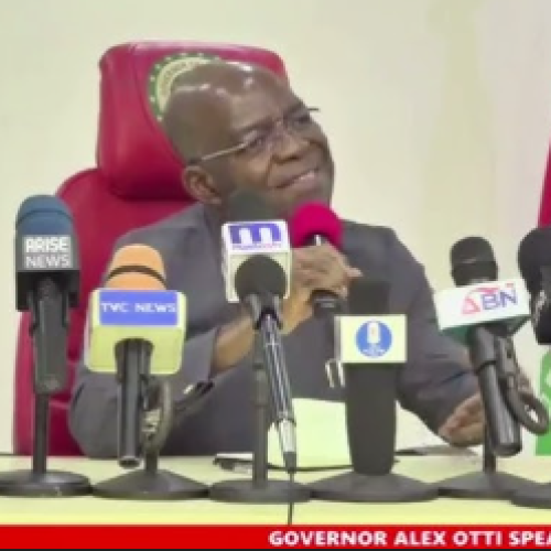 ’That we throw this open doesn’t mean that people should be st^pid:- moment Abia state governor, Alex Otti, lashed out at a journalist during a media chat